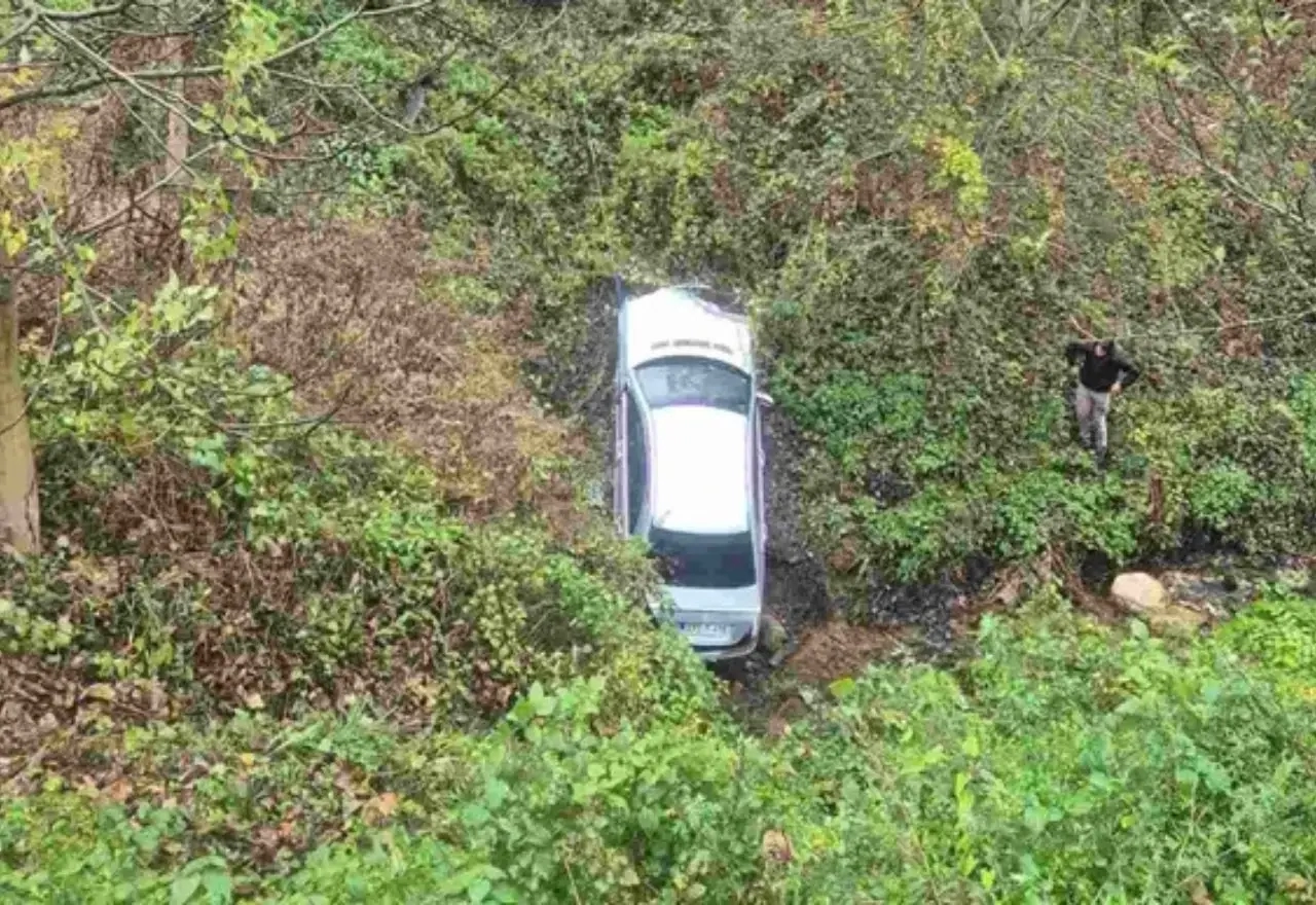 Automobil sletio u provaliju duboku 20 metara kod Konjica